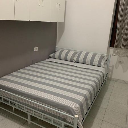 Bedroom Low Cost Di Elisa クアルトゥッチュ エクステリア 写真