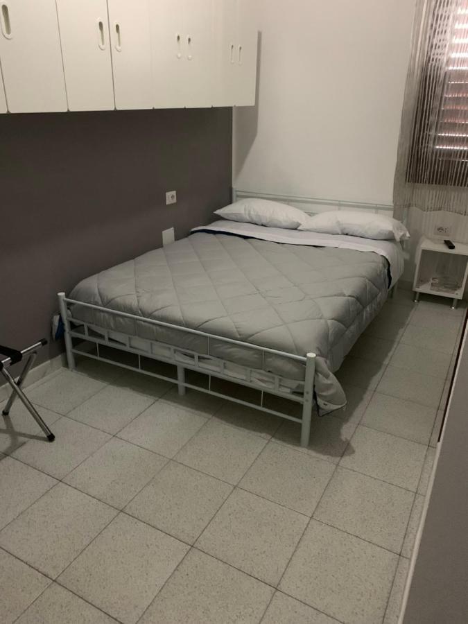 Bedroom Low Cost Di Elisa クアルトゥッチュ エクステリア 写真