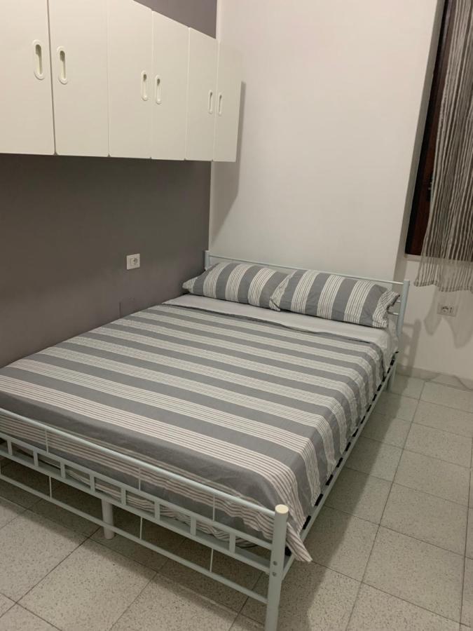 Bedroom Low Cost Di Elisa クアルトゥッチュ エクステリア 写真